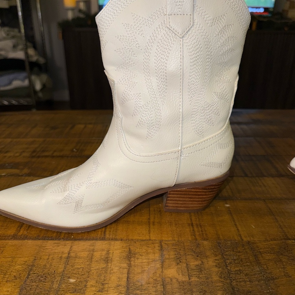White Western Cowgirl Boots - Picture 6 of 9